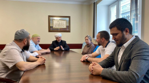  Муфтий Рушан Аббясов встретился с делегацией паломников из Донецкой Народной Республики перед вылетом группы в Хадж